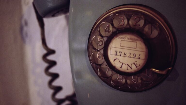 Téléphone rose : comment ça fonctionne et ce que ça coûte
